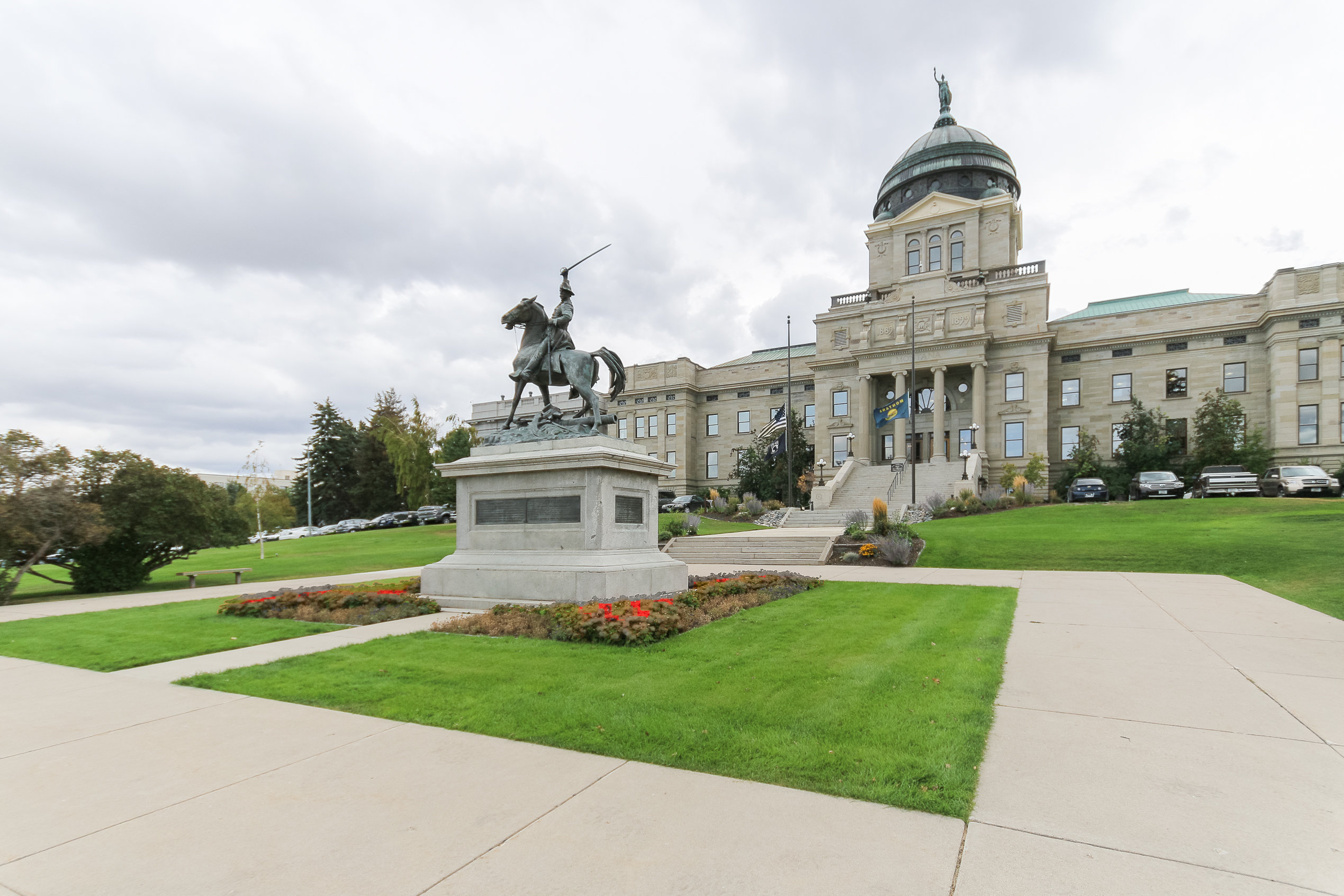 Photo of Montana Capitol building.